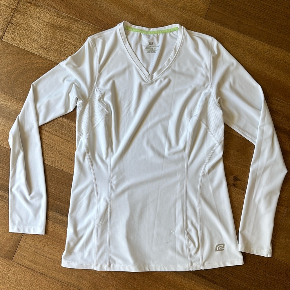 Polyester long sleeved running shirt, size M